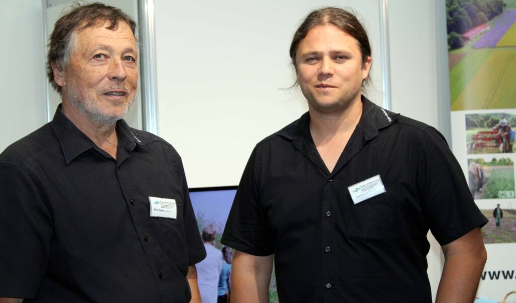 Dieses Bild hat ein leeres Alt-Attribut. Der Dateiname ist Vater-und-Sohn-Rieger-AHK-Kopie-1-1024x601.jpg
